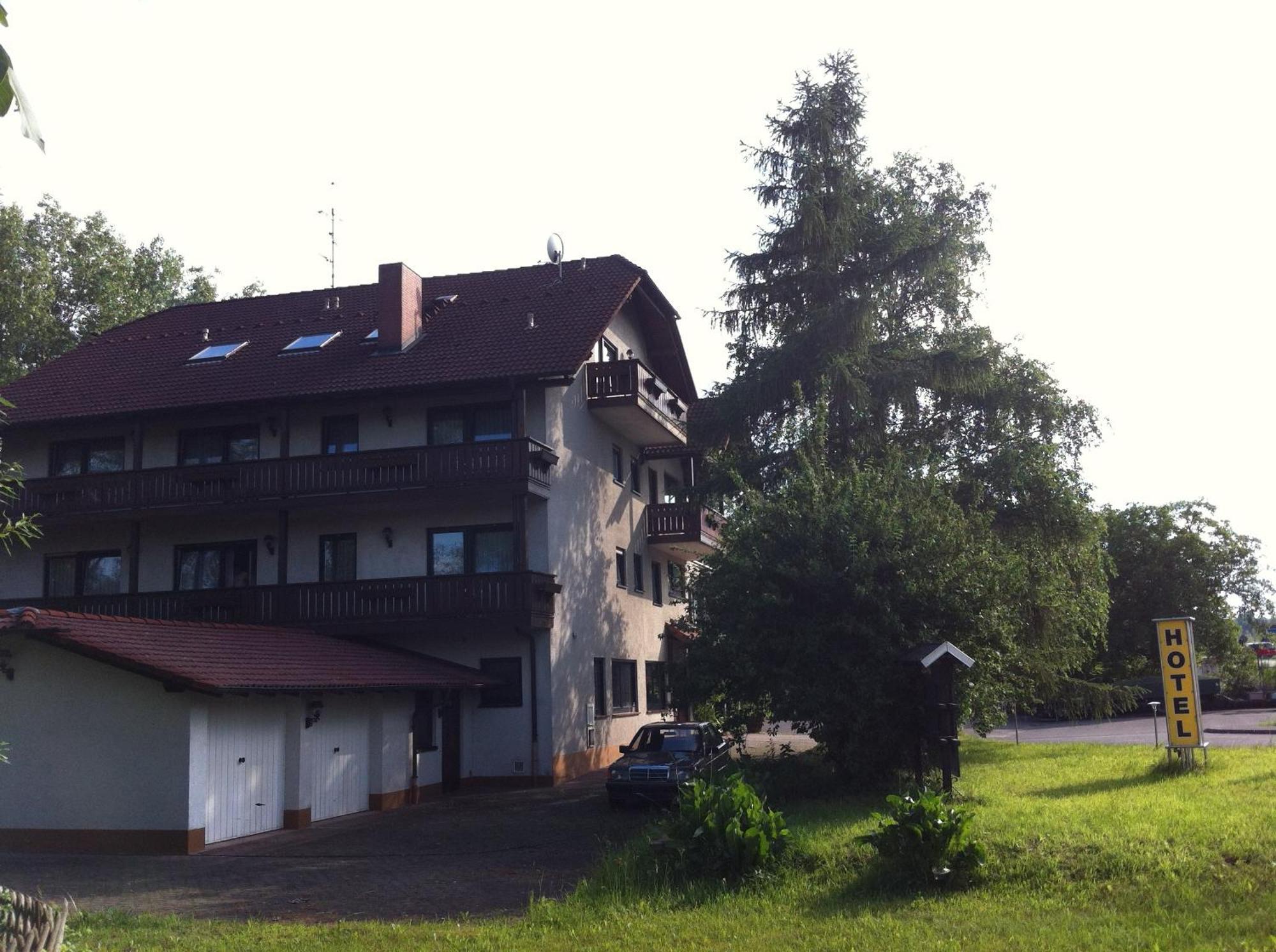 Hotel Bacchusstube Garni Goldbach  Екстериор снимка