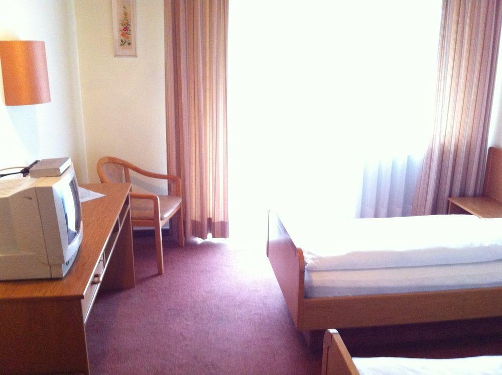 Hotel Bacchusstube Garni Goldbach  Екстериор снимка