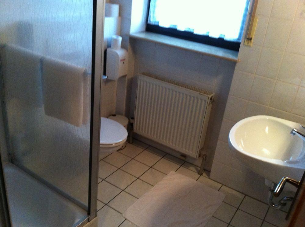 Hotel Bacchusstube Garni Goldbach  Екстериор снимка