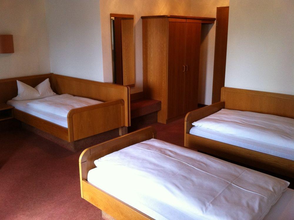 Hotel Bacchusstube Garni Goldbach  Екстериор снимка
