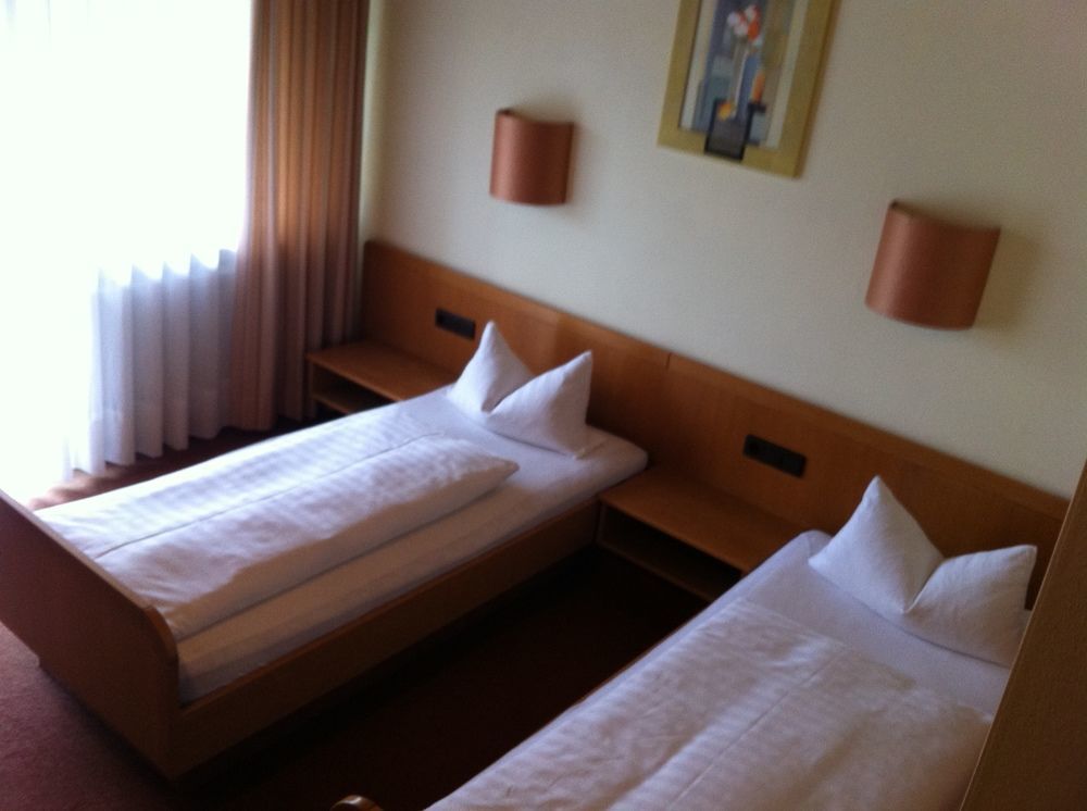 Hotel Bacchusstube Garni Goldbach  Екстериор снимка
